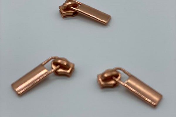 Bügelschieber schmal für metallisierte Reißverschlussmeterware kupferfarben