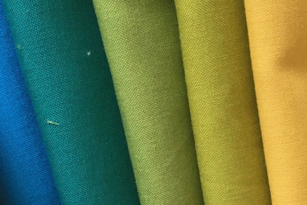 Bella Solids Low Volume Fat Quarter grün