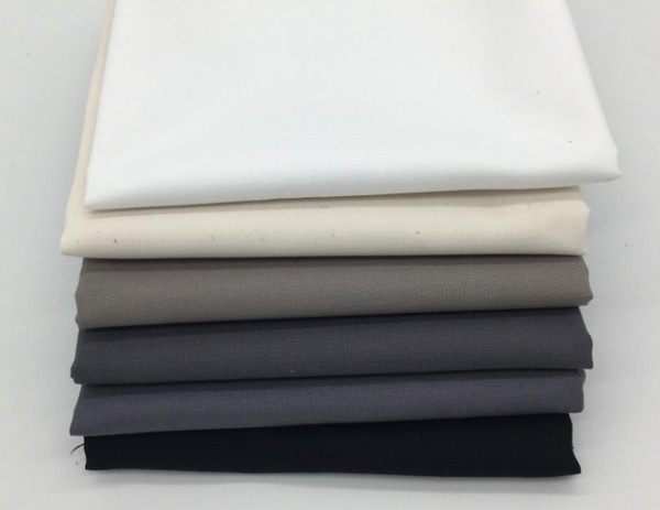 Fat Quarter Set Kona Cotton Solids white - black